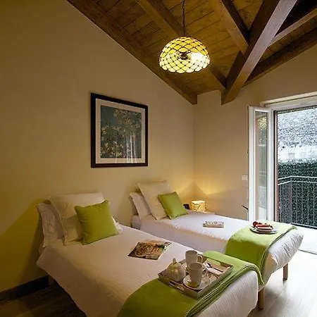 Sleeps 4 Air Con
